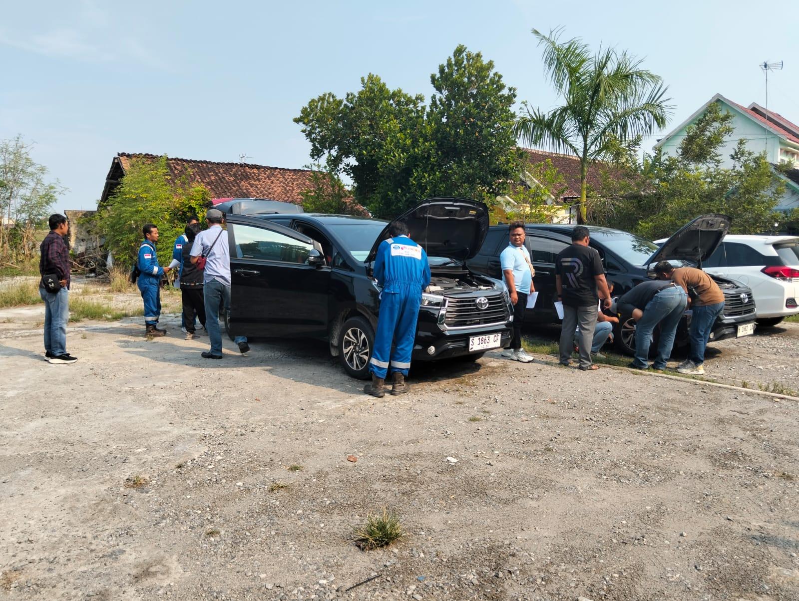 Praktek teknis pemeriksaan mesin kendaraan